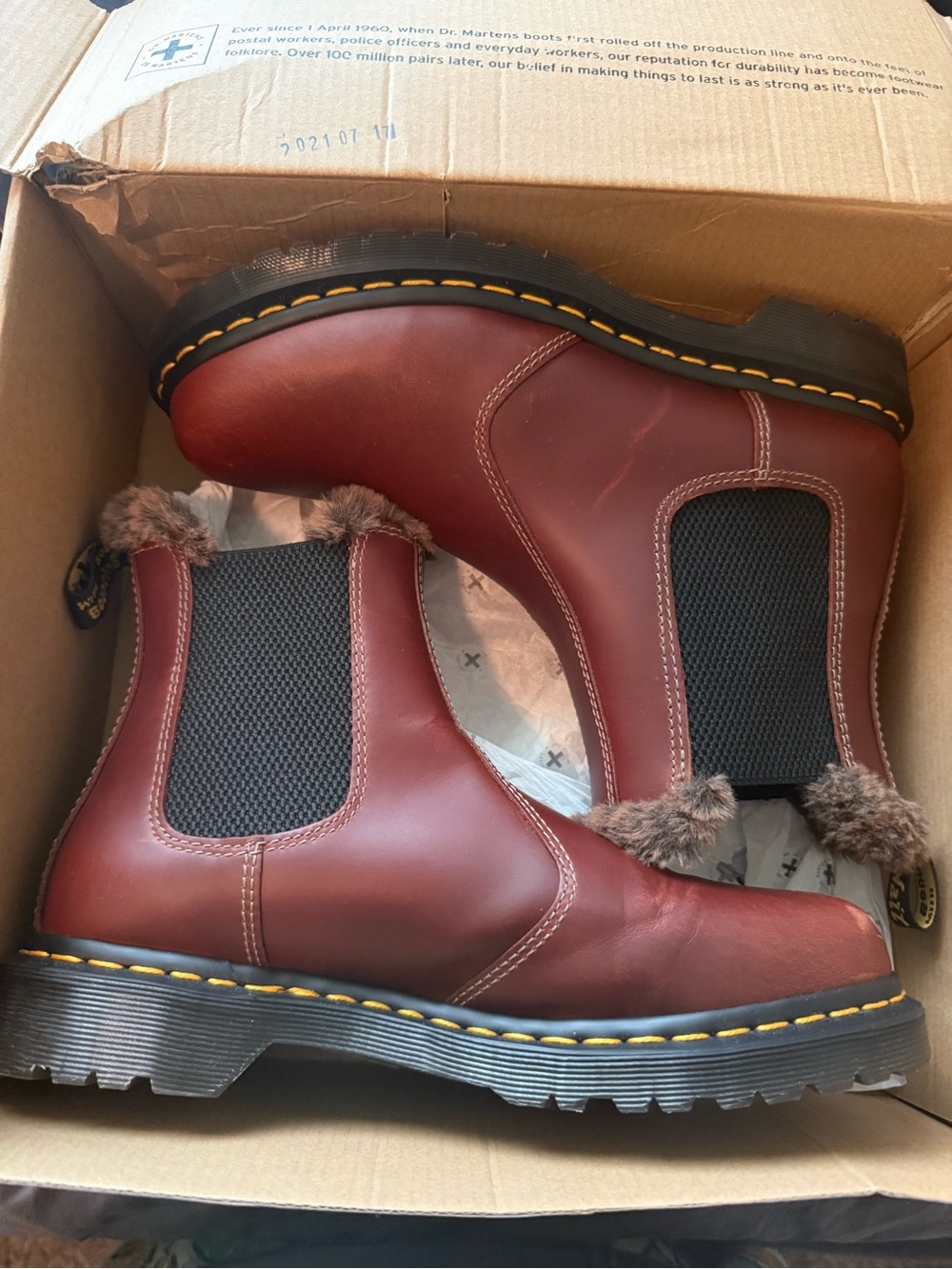 Dr. Martens 2976 Leonore Chelsea boots